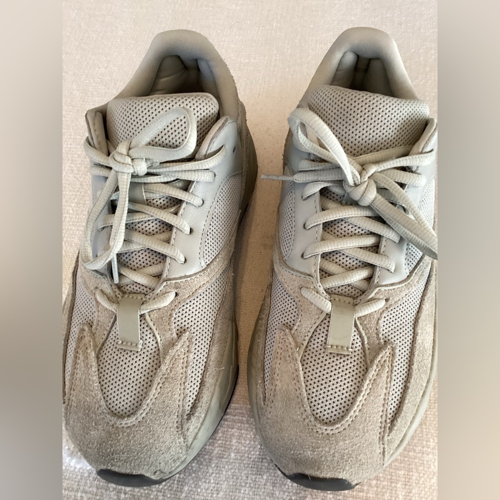 Size 7.5- adidas Yeezy Boost 700 V1 Salt
#